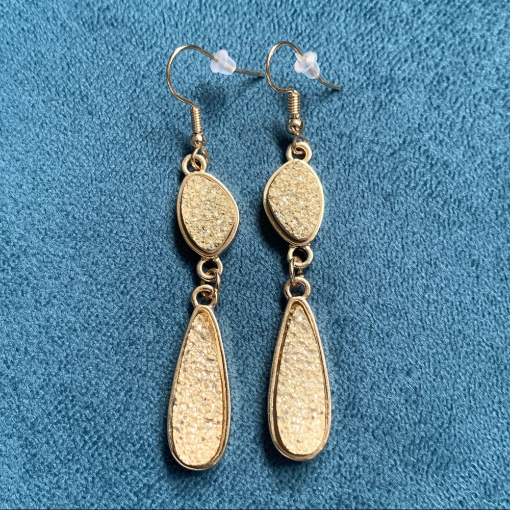• NEW! Champagne Druzy Earrings • - Picture 5 of 9